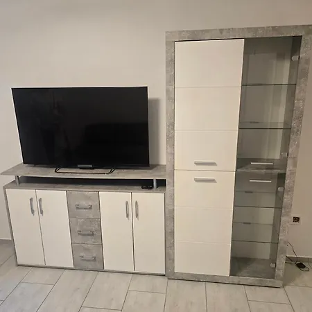 Klimatisierte Moderne Einzimmerwohnung In Apartment *