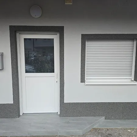 Klimatisierte Moderne Einzimmerwohnung In